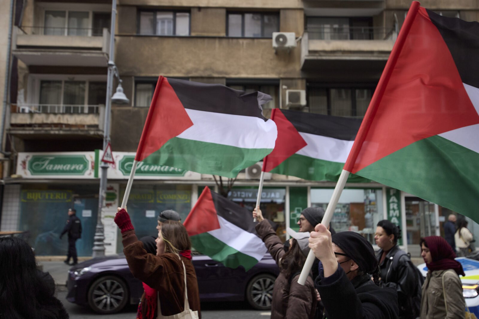 Războiul din Gaza aduce suferință în București: refugiați palestinieni, suport din partea comunității locale Conflictele violente din Orientul Mijlociu continuă să lase urme adânci nu doar pe teren, ci și în viețile celor afectați, inclusiv în inima Europei