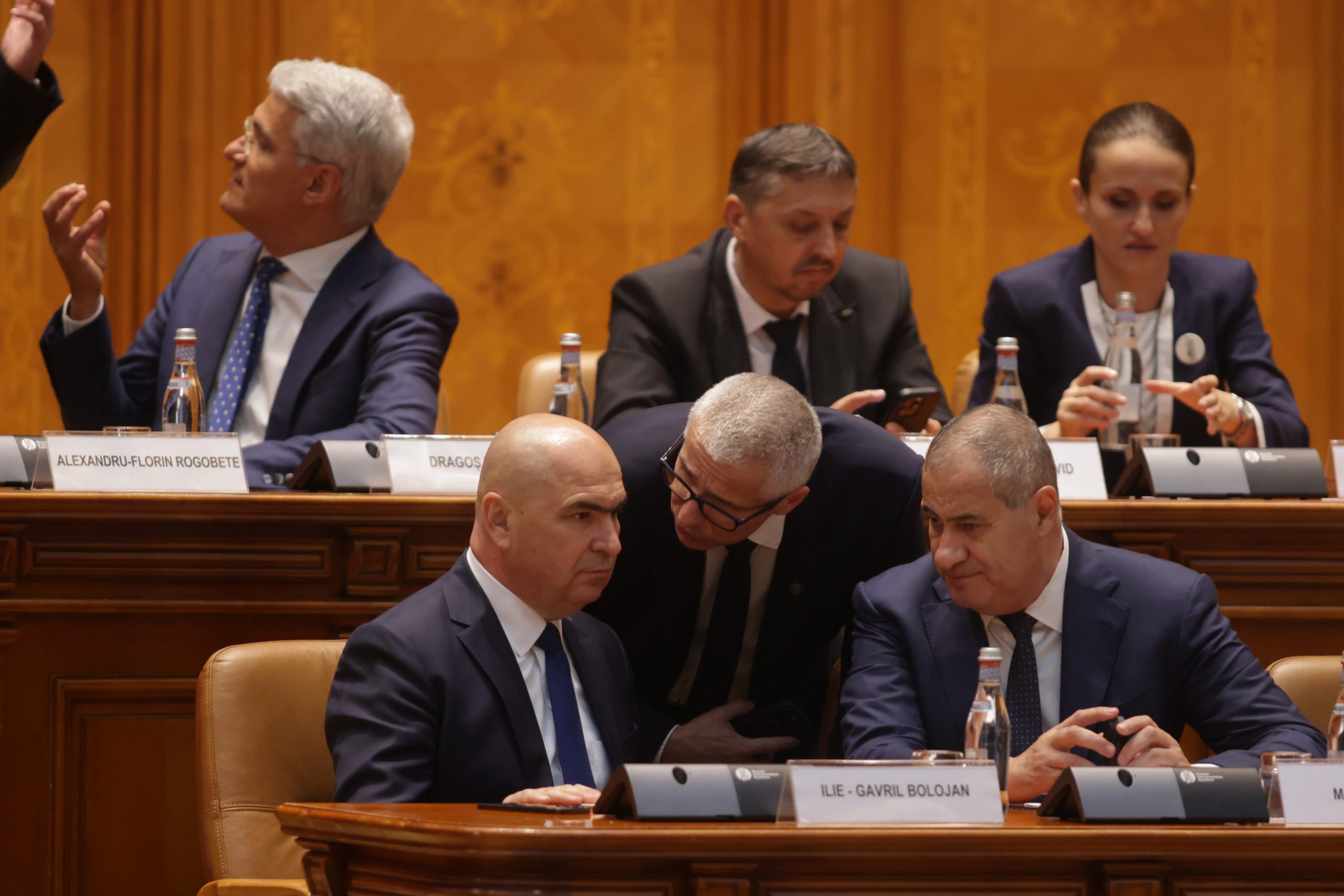 Premierul Bolojan, între apărarea și criticile asupra plagiatului ministrului Justiției Ilie Bolojan, premierul României, a generat controverse mari prin declarațiile sale recente privind acuzațiile de plagiat care îl vizează pe ministrul Justiției, Radu Marinescu