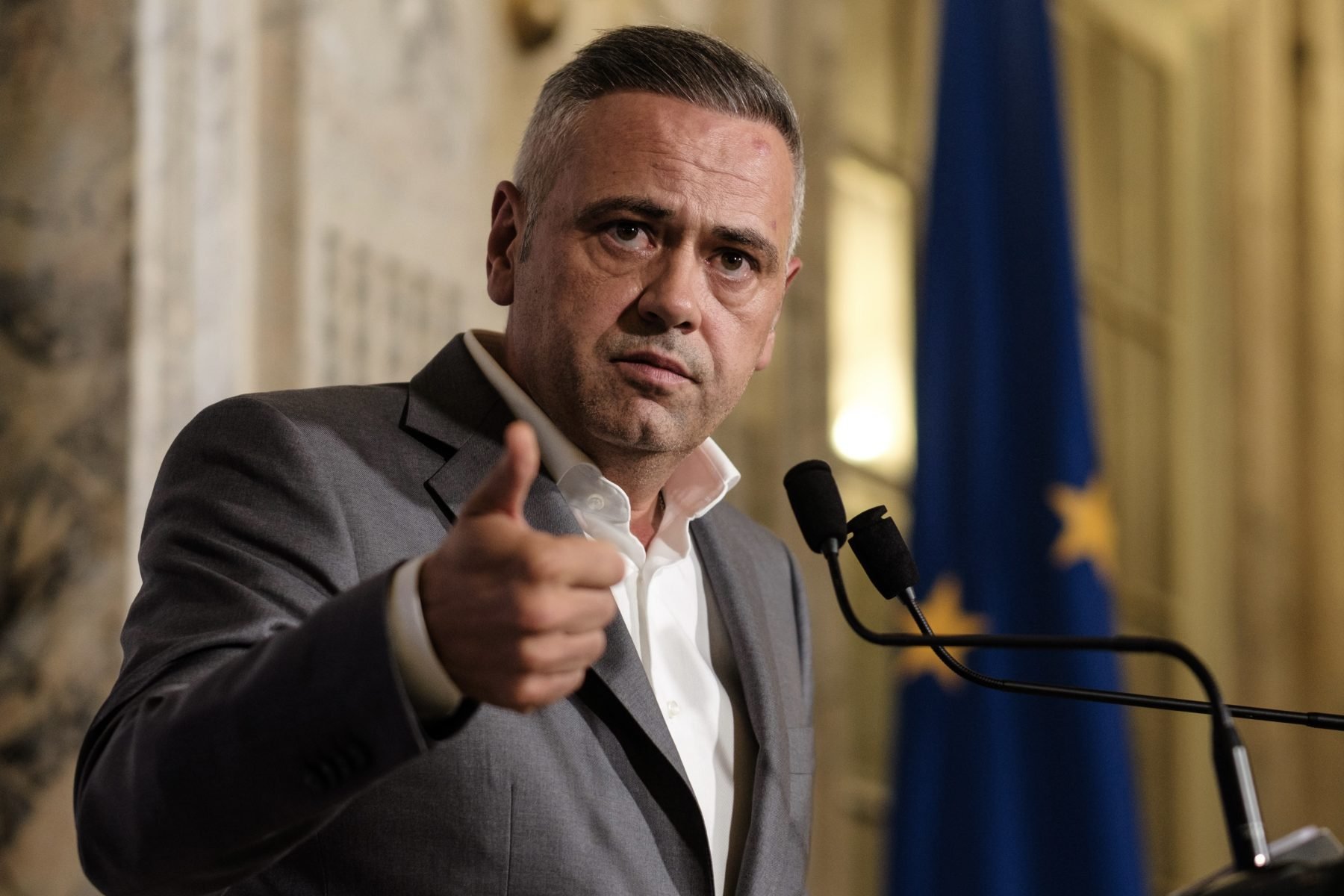PSD Acuză Trădarea Intereselor Fermierilor: Scandal în Coaliția de Guvernare pe Fondul Acordului UE-Mercosur Partidul Social Democrat (PSD) a declanșat un scandal în coaliția de guvernare, acuzând Ministerul Afacerilor Externe (MAE), condus de USR, de „trădare a intereselor” după ce România a votat în favoarea acordului de liber schimb UE-Mercosur