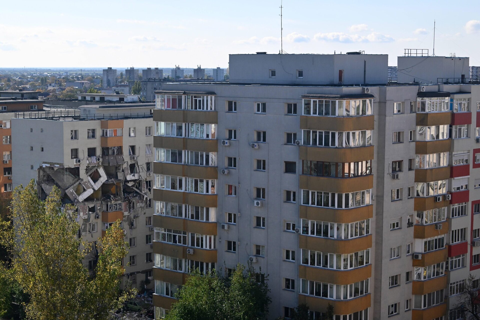 Locatarii blocului afectat de explozie în Rahova, scutiți de taxe și impozite în Sector 5