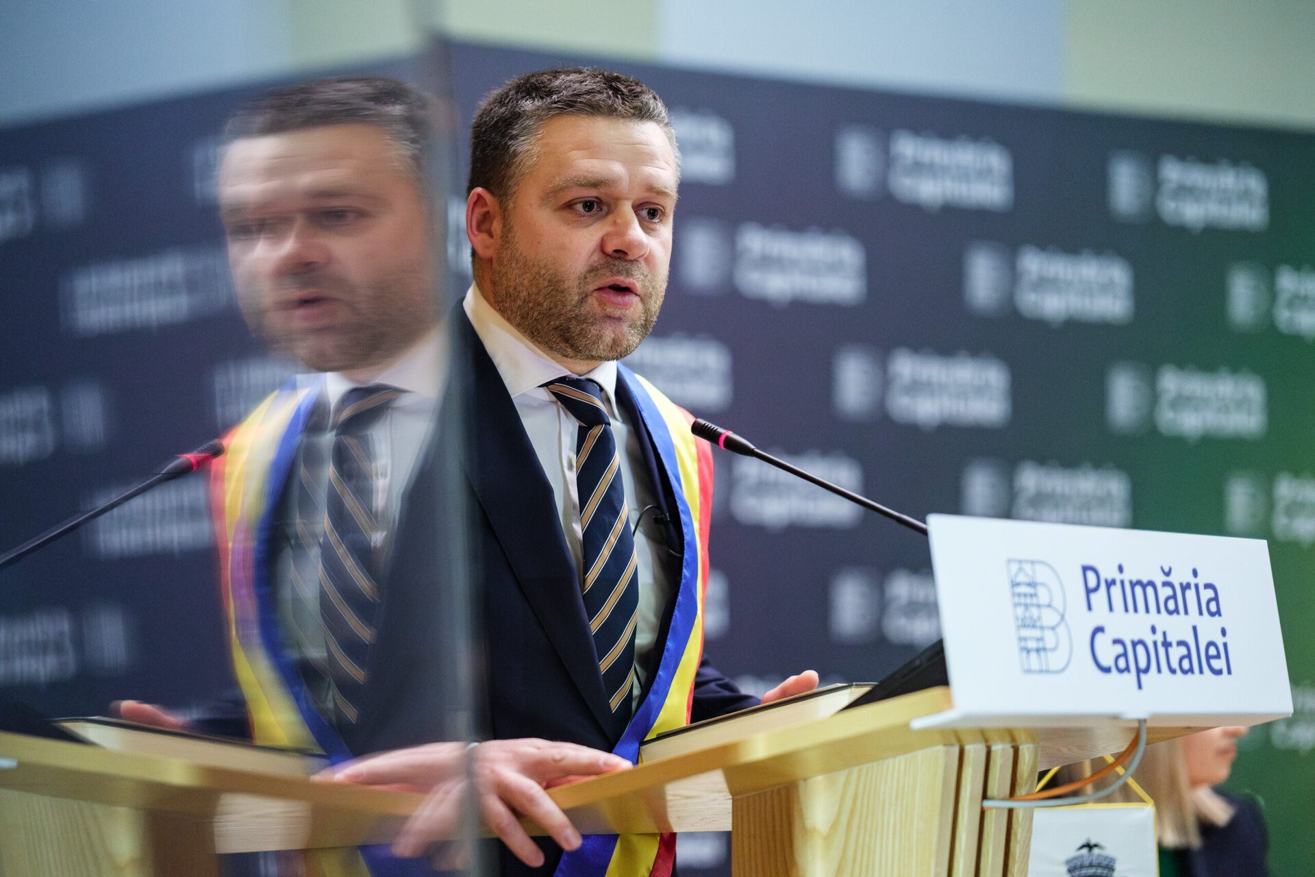 Ședință tensionată la Primărie: Ciucu și Jelea implicate în controversate comasări și decizii discutabile