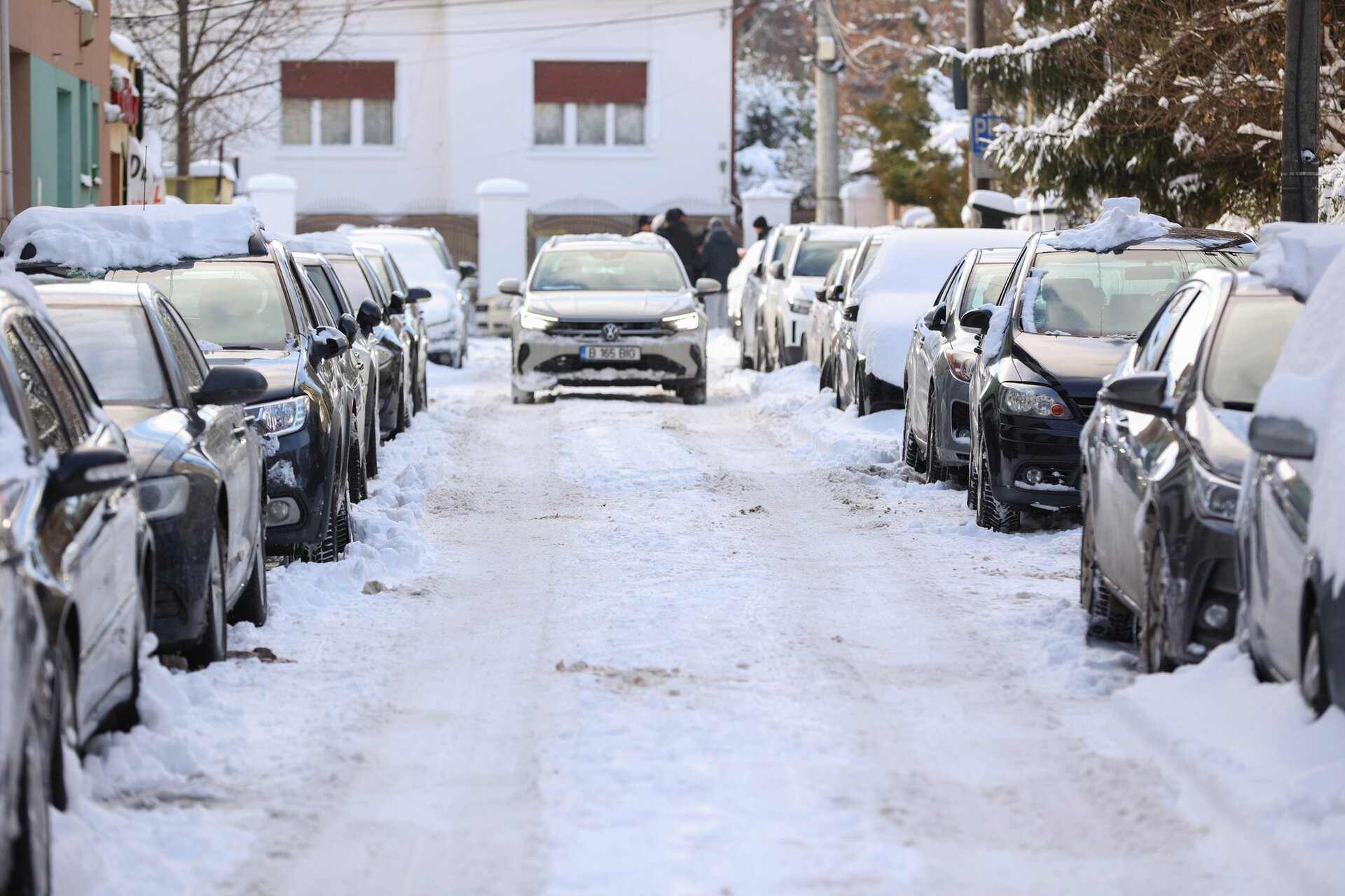 Ninsori și temperaturi record în Capitală: Prognoză alarmantă pentru weekend În București, nopțile de sâmbătă vor aduce ninsori consistente, cu un strat de zăpadă estimat la aproximativ cinci centimetri