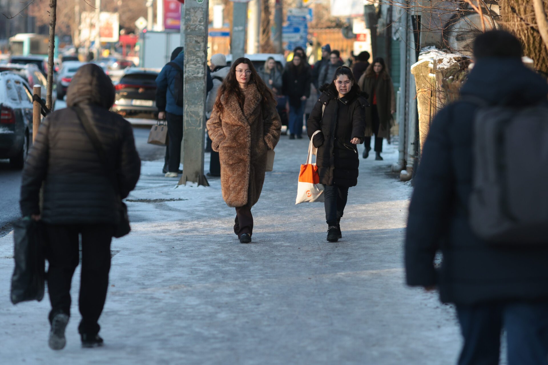 Bucureștiul se află sub semnul unui adevărat iernă polară, cu temperaturi extrem de scăzute și strat de zăpadă ce pare că nu se va topi prea curând
