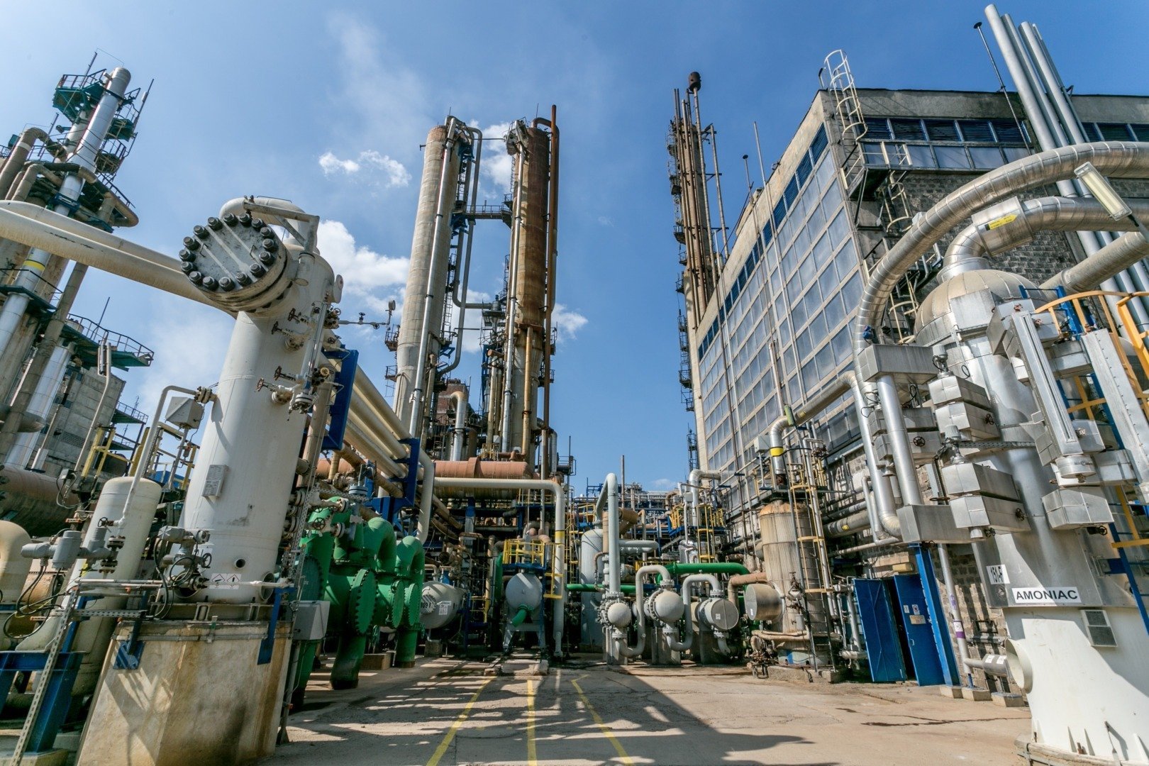 Combinatul Azomureș, unul dintre cele mai mari producătoare de fertilizanți din Europa Centrală și de Est, a anunțat luni că intenționează să plaseze în șomaj tehnic aproximativ 600 de angajați, pe fondul incertitudinii persistente privind aprovizionarea cu gaze naturale