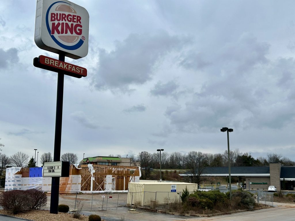 Întrebare fierbinte: De ce s-a oprit construcția noului Burger King din Ozark?