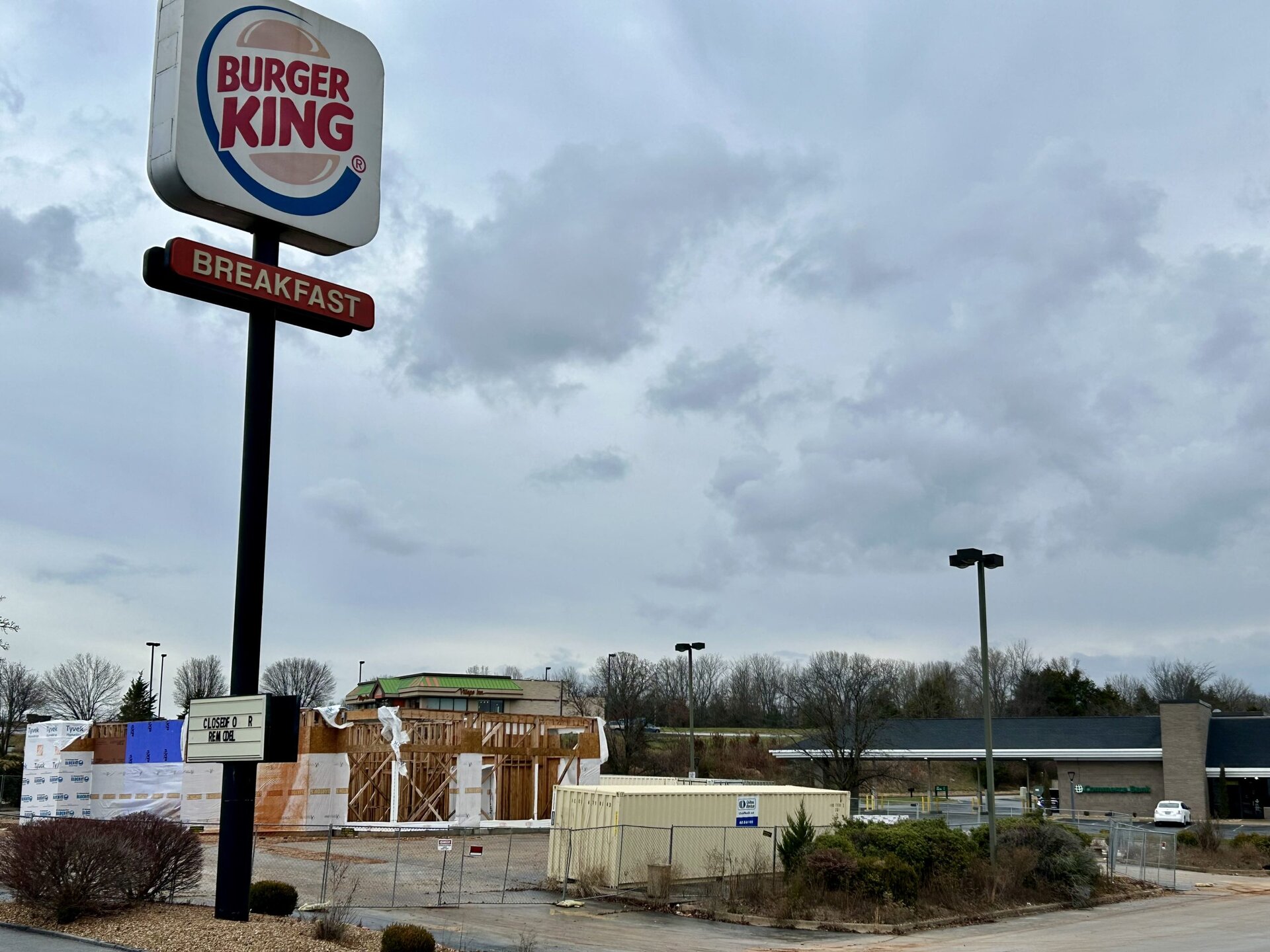 Întrebare fierbinte: De ce s-a oprit construcția noului Burger King din Ozark?