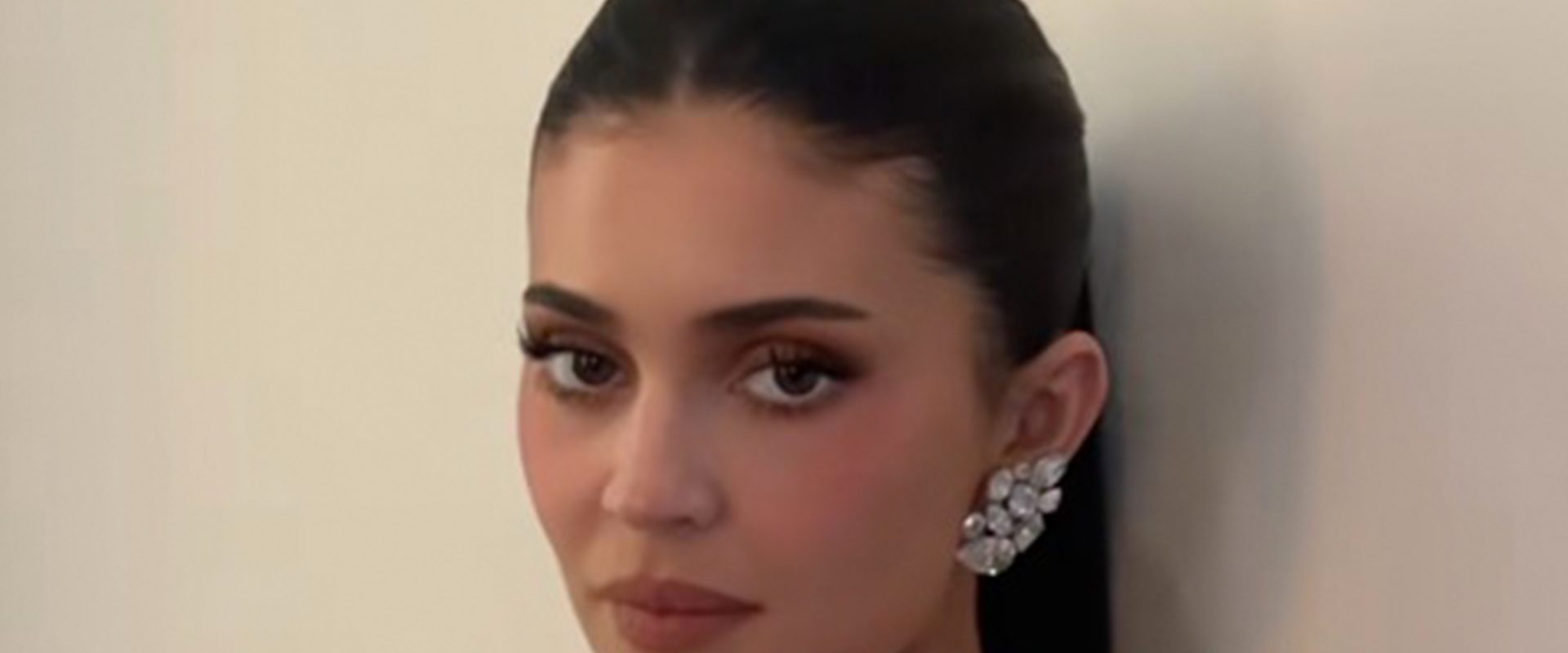 Kylie Jenner looks flawless in skintight silver gown at Golden Globes as fans rave her look is a ‘10 out of 10’