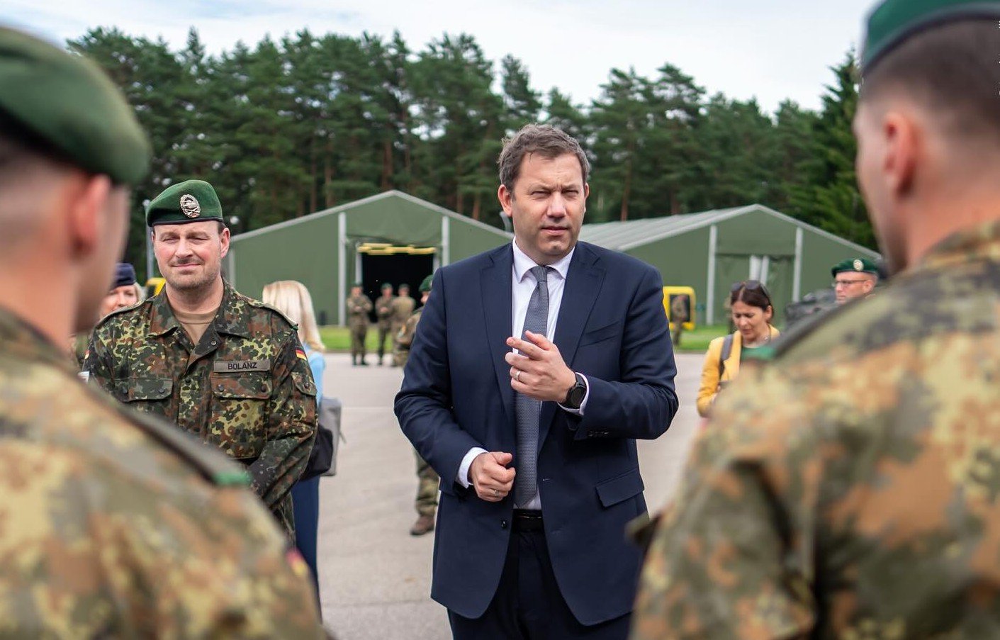 Europa în fața unui nou prag al relației transatlantice: avertismentul unui lider german Tensiunile geopolitice și diferențele de viziune între Statele Unite și Europe au ajuns din nou în centrul atenției, semnalând un punct critic în istoria parteneriatului transatlantic