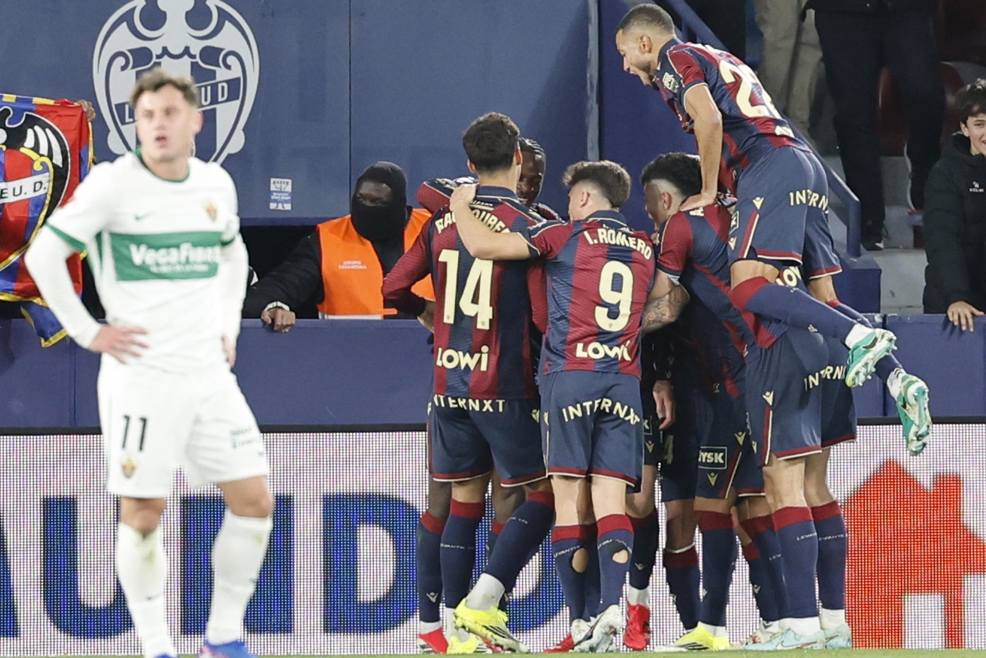 Levante învinge Elche cu un gol dramatic în minutul 95!