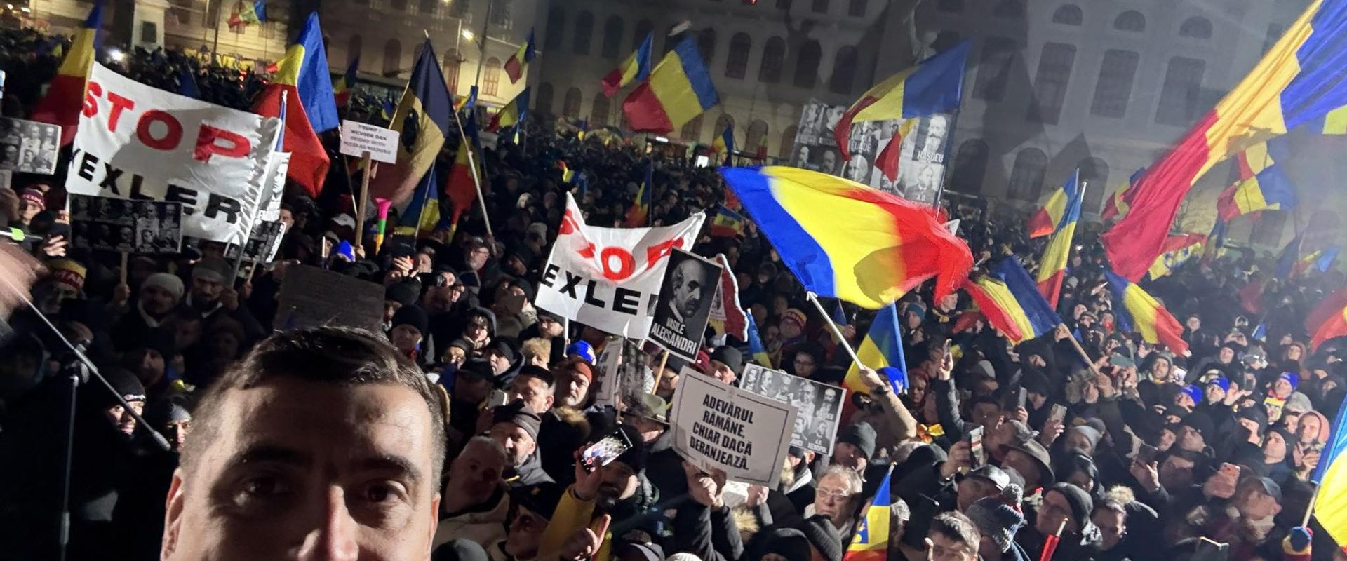 Marș al susținătorilor AUR spre Piața Victoriei: Strigă “Călin Georgescu