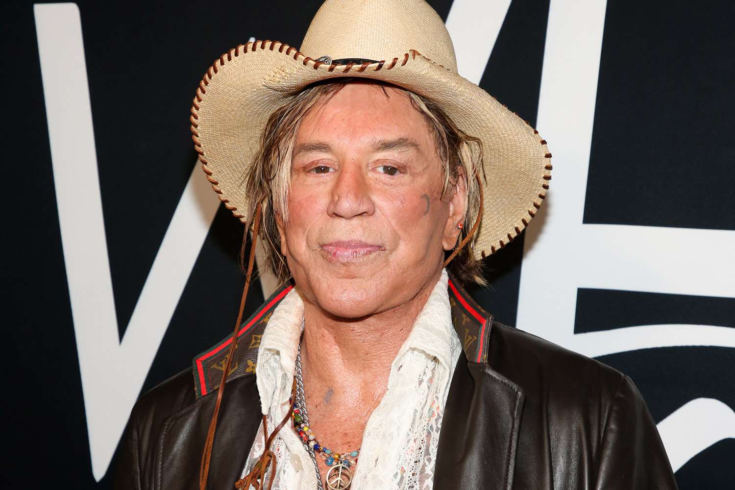 Mickey Rourke, somat să plătească 59.100 de dolari pentru chirie acum!