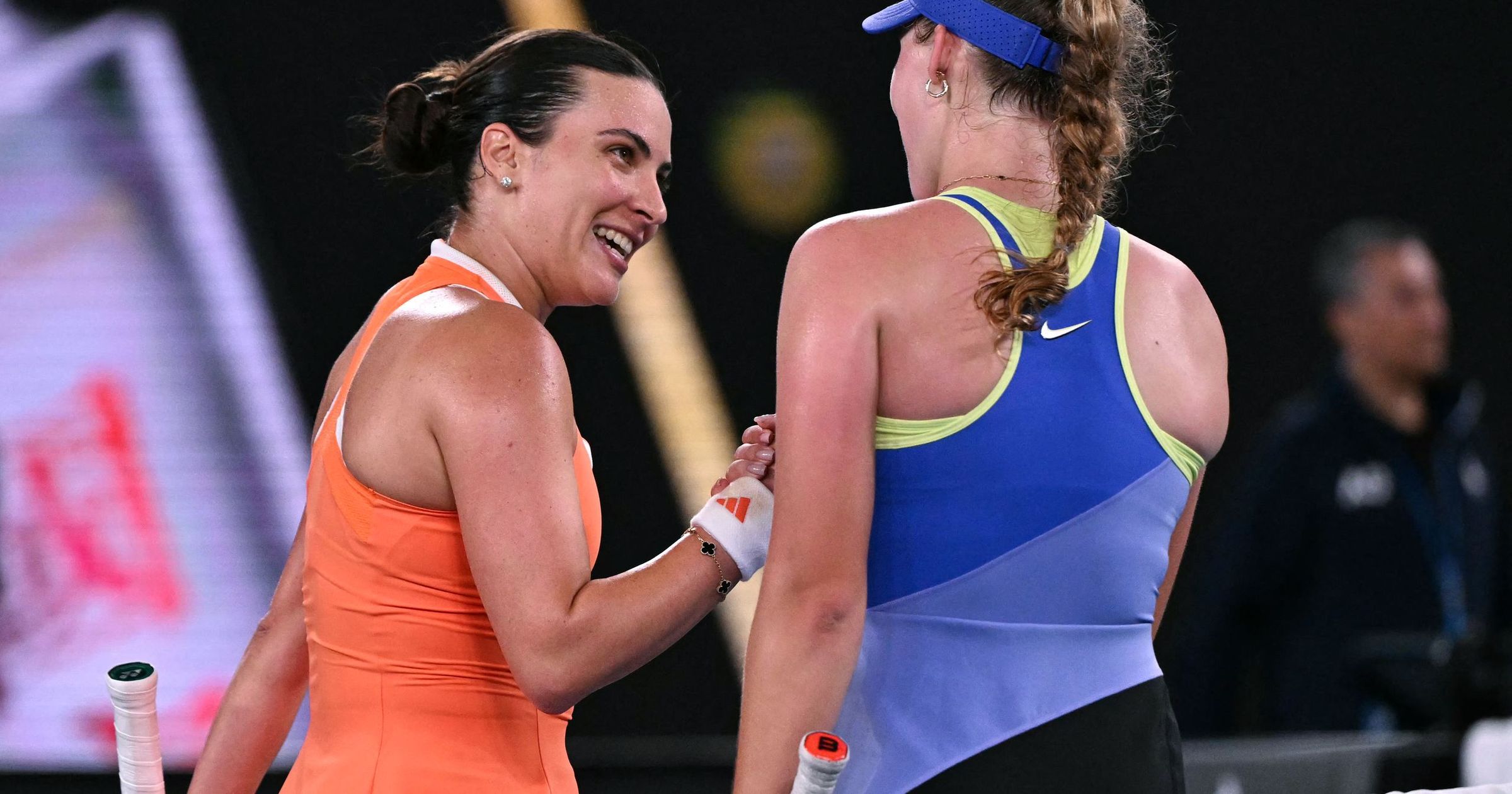 Gabriela Ruse, eliminată de Mirra Andreeva la Australian Open Aventura Gabrielei Ruse la Australian Open 2026 s-a încheiat prematur, românca fiind învinsă în turul al treilea de tânăra jucătoare rusă Mirra Andreeva, scor 3-6, 4-6