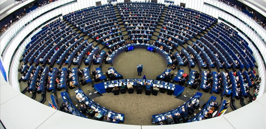 Moțiune de cenzură contra CE – eurodeputații cer aviz CJUE