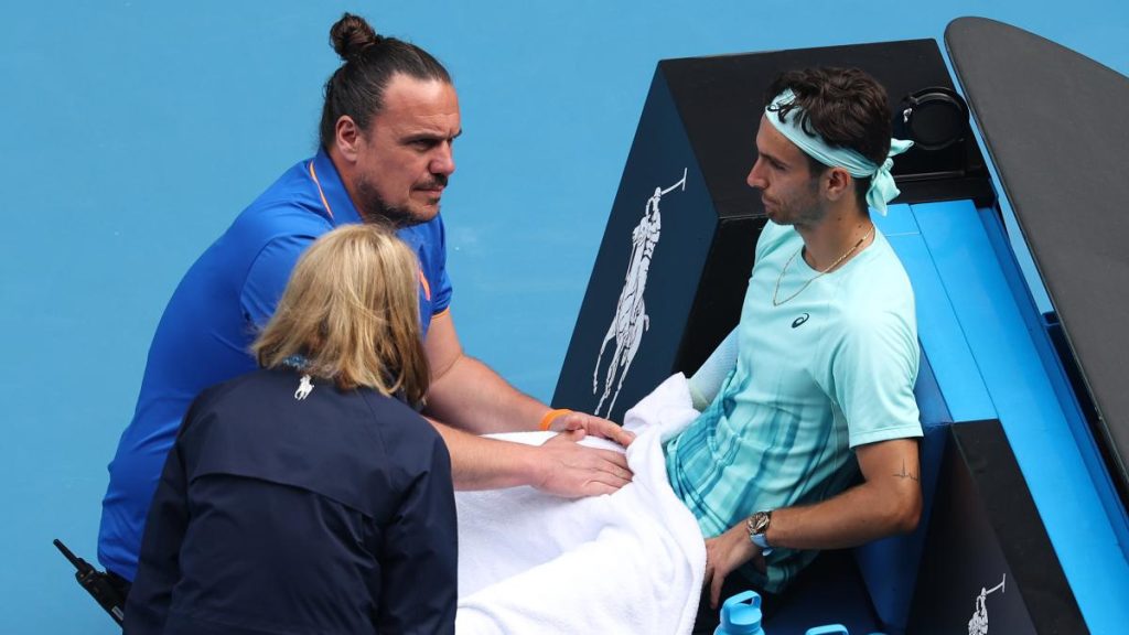 Musetti, din nou afectat de accidentare: Un meci promițător tăiat brusc de ghinion Lorenzo Musetti a făcut o intrare promițătoare în sferturile de finală ale Australian Open, conducând cu 2 seturi la zero înainte de a se confrunta din nou cu o accidentare nedorită