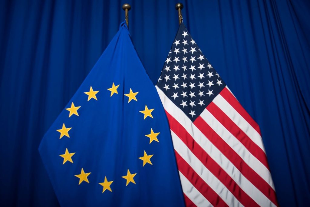 Europa anulează temporar taxele reținuturi asupra produselor americane în contextul conflictului comercial Comisia Europeana a anunțat vineri o decizie surprinzătoare în cadrul războiului comercial cu Statele Unite, difuzând intenția de a suspenda pentru o perioadă de șase luni un pachet de măsuri tarifare în valoare de 93 de milioane de euro