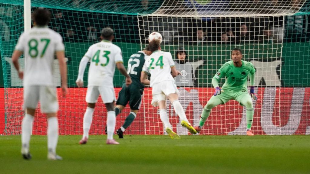 Roma înfruntă greutățile și se califică în optimile Europa League Roma a obținut un rezultat salvator ieri seară la Atene, remizând 1-1 cu Panathinaikos, rezultat care îi asigură un loc în optimile de finală ale Europa League