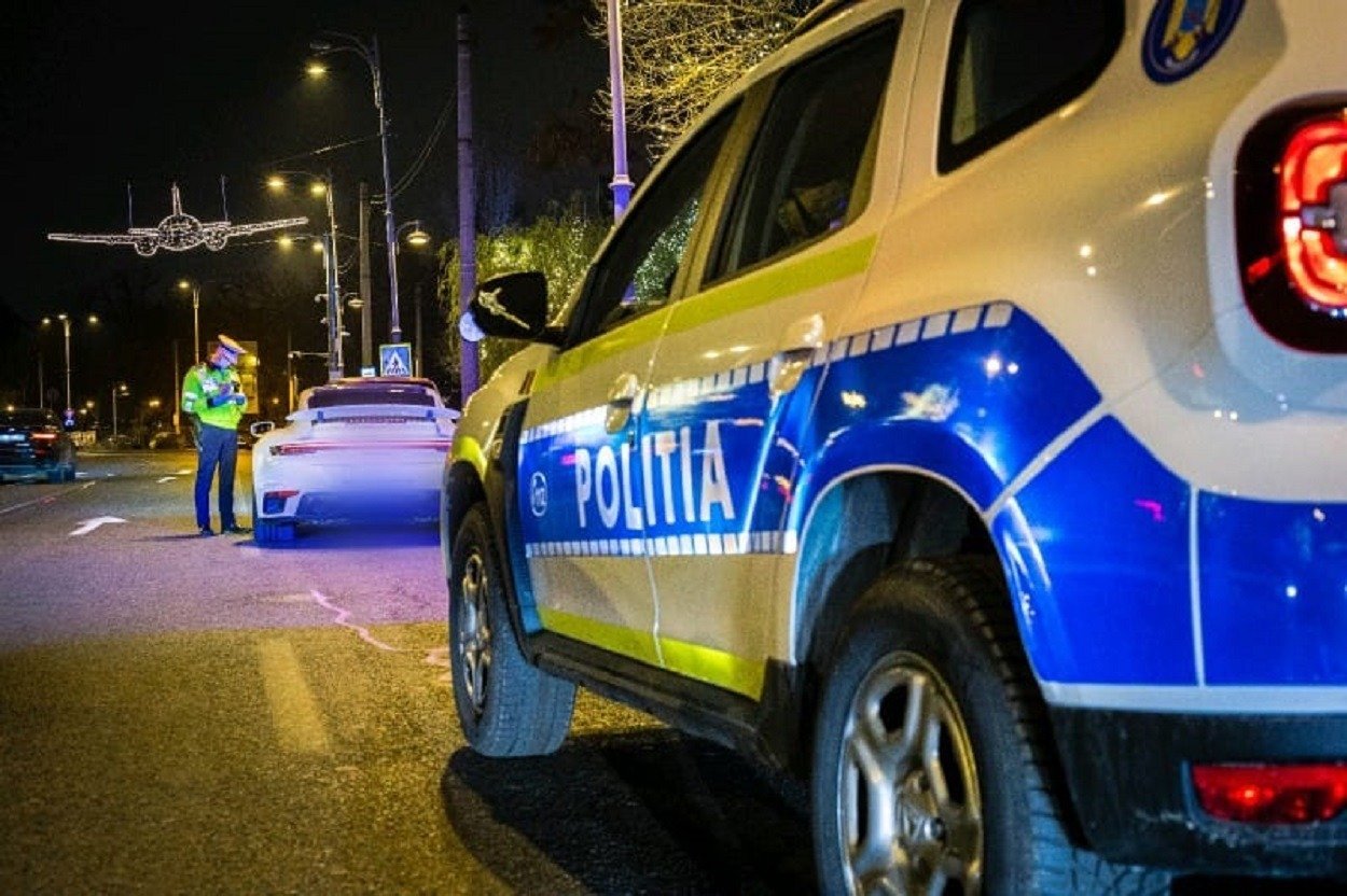 Accident grav pe Şoseaua Olteniţei din Bucureşti: un tânăr de 21 de ani rănit după ce a fost lovit în timp ce traversa pe trecerea de pietoni Un incident rutier care putea avea consecinţe tragice a avut loc duminică seara în zona Şoseaua Olteniţei, în sectorul 4 al Capitalei