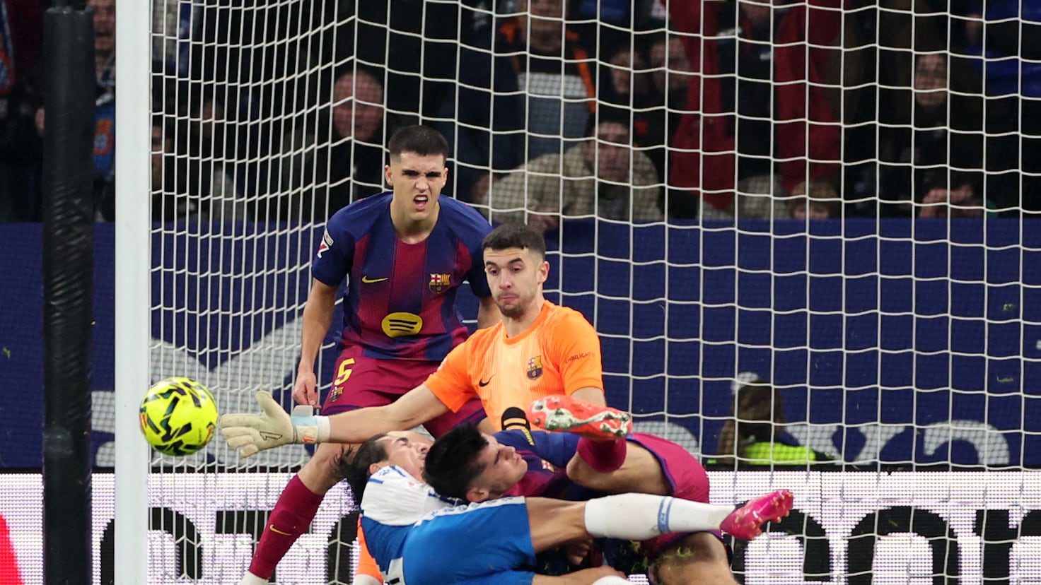 El Barça şi diferenţa de valoare în derby-ul catalan Într-un derby catalan electrizant, FC Barcelona a demonstrat puterea sa pe teren, înfruntând Espanyol în faţa unei audienţe aglomerate