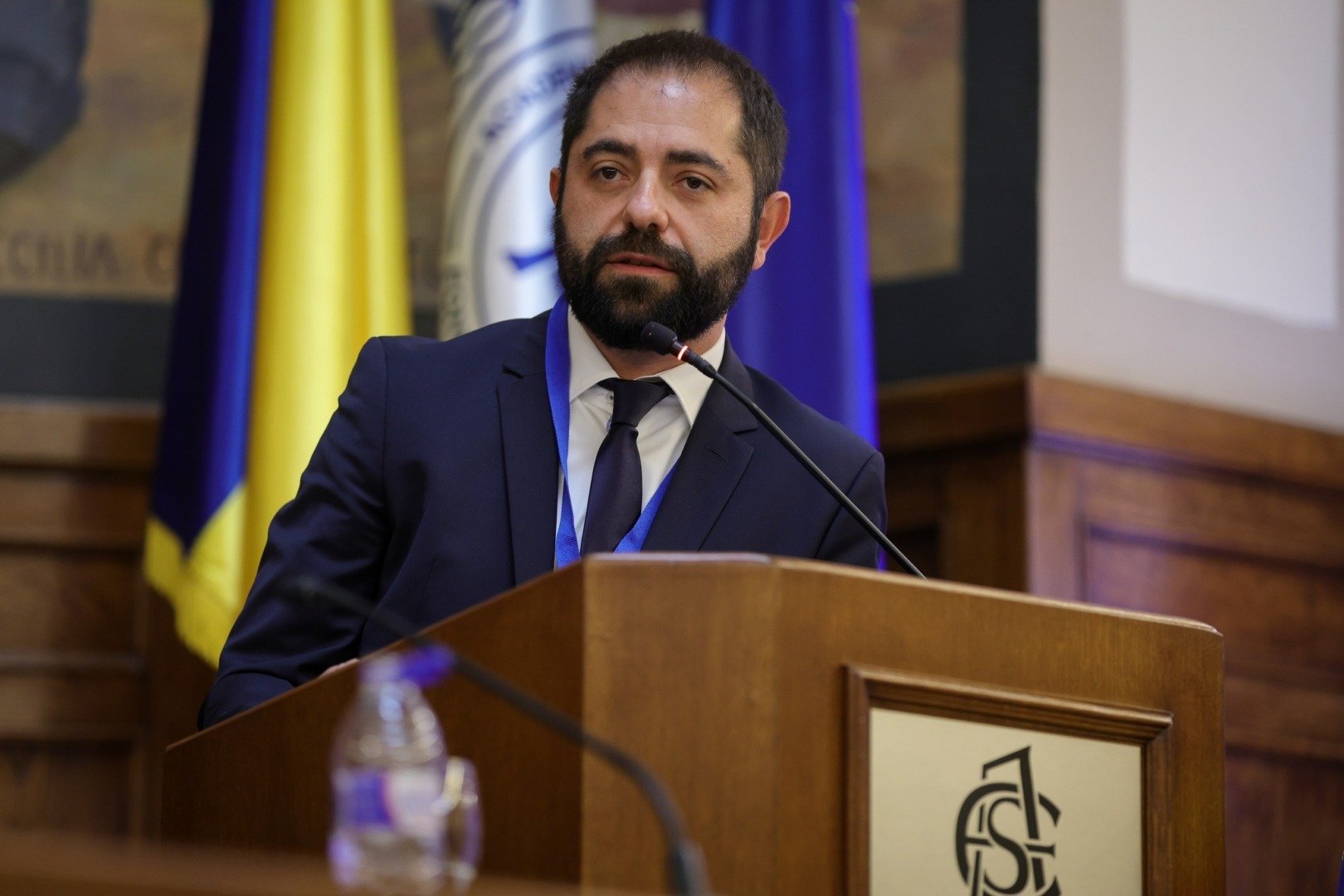 Radu Burnete, consilierul prezidențial care a atras atenția în ultimul timp prin declarațiile și pozițiile sale publice, a făcut un pas în față spre o comunicare mai directă și controlată