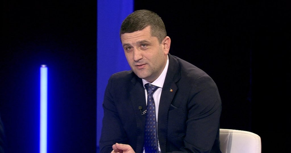 Declarații controversate despre patriotismul lui Ceaușescu Ministrul Apărării, Radu Miruță, a stârnit un val de controverse la Digi24, în cadrul emisiunii „În Fața Ta”, după ce a fost întrebat dacă Nicolae Ceaușescu poate fi considerat patriot