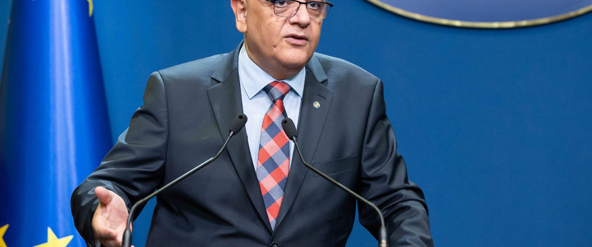 Raed Arafat: România să limiteze accesul minorilor la social media?