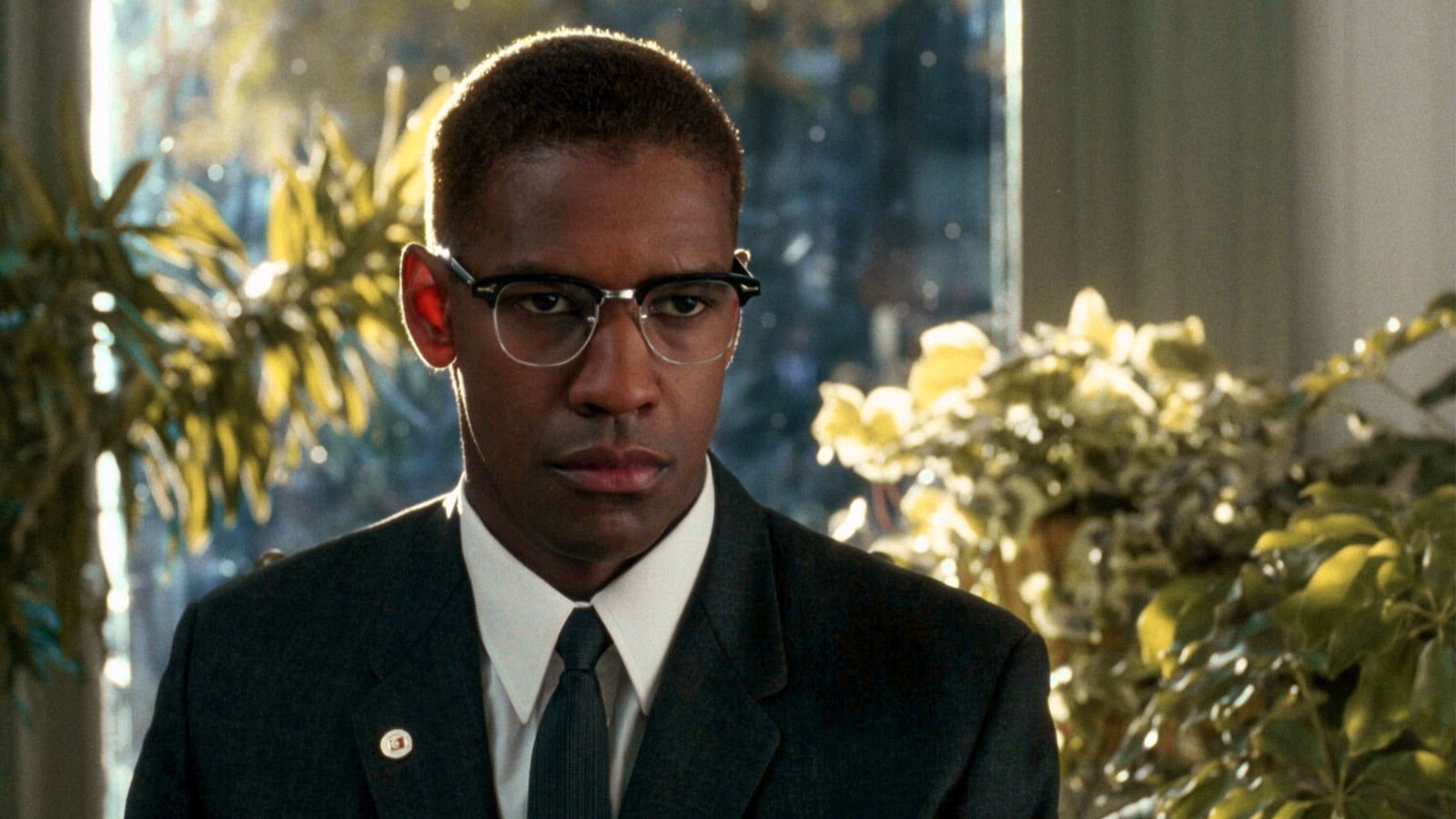 Oscars 1993: Denzel Washington, Marele Pierzător în Fața Victoriei Controversate a Lui Al Pacino La ceremonia Oscarurilor din 1993, disputa dintre filmele „Malcolm X” și „Scent of a Woman” a stârnit controverse care persistă și astăzi
