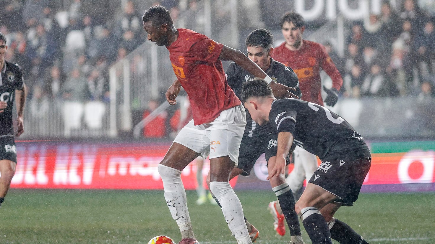 Victorie convingătoare pentru Valencia în fața Burgos în Copa del Rey Valencia a obținut o victorie solidă, scor 2-0, în meciul din sferturile de finală ale Cupei Spaniei, împotriva echipei Burgos