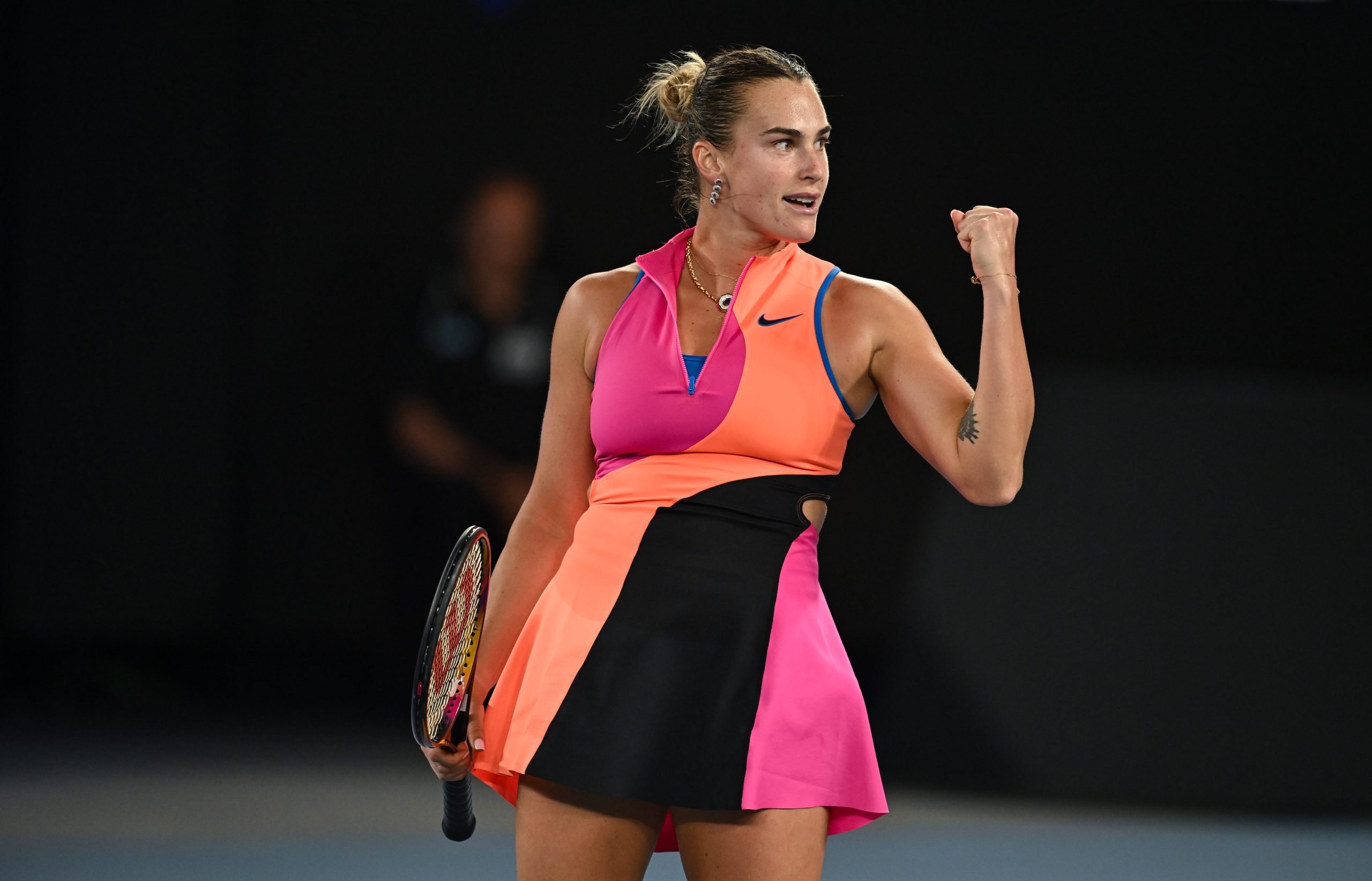 Aryna Sabalenka își continuă drumul spre finala Australian Open Aryna Sabalenka a confirmat încă o dată statutul de mare favorit, după ce a învins-o pe Elina Svitolina cu 6-2, 6-3 în semifinale, și a obținut astfel calificarea în finala Australian Open pentru a patra oară consecutiv