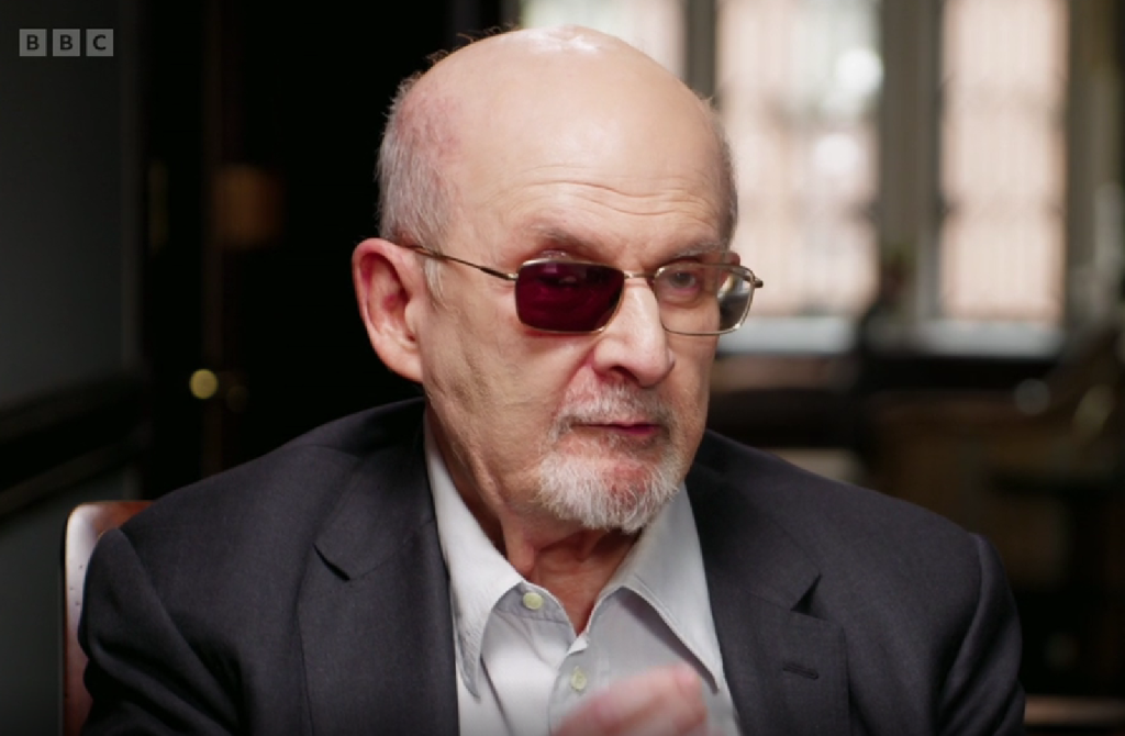 Salman Rushdie avertizează asupra creșterii pericolului pentru libertatea de exprimare în SUA după un incident soldat cu victime Scriitorul britanico-american Salman Rushdie, cunoscut pentru activismul său în sprijinul libertății de exprimare, a tras un nou semnal de alarmă despre situația tensionată din Statele Unite