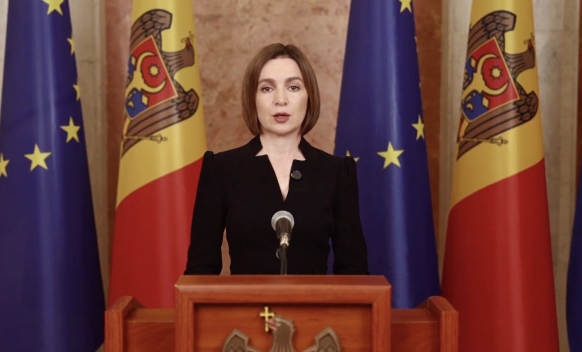 Președinta Republicii Moldova recunoaște deschis sprijinul pentru reunificare cu România Președinta țării vecine, Maia Sandu, a făcut recent o declarație surprinzătoare într-un interviu acordat unui podcast britanic, dezvăluind că, în cazul unui referendum, și-ar exprima susținerea pentru reunificarea cu România