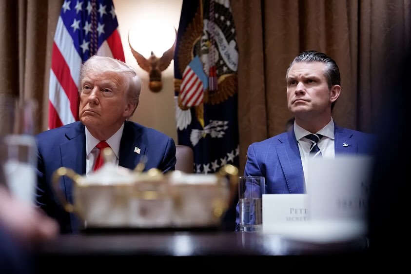 Secretarul-american-al-Apararii-Pete-Hegseth-si-presedintele-SUA-Donald-Trump.jpg