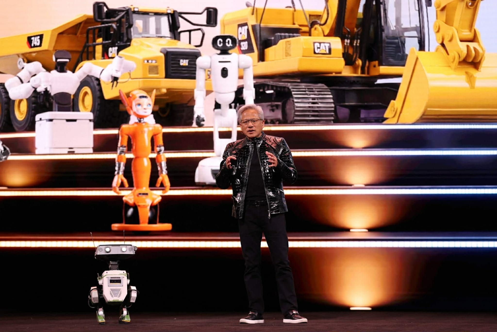 Nvidia face un pas major în domeniul vehiculelor autonome, anunțând la CES 2026 o tehnologie revoluționară destinată mașinilor fără șofer: platforma Alpamayo
