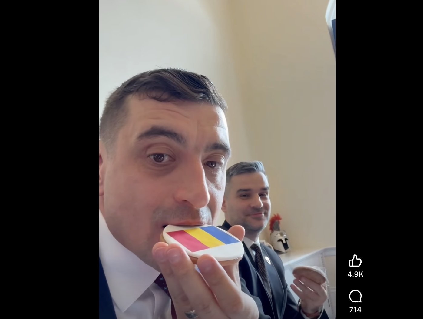 Simion minimizează tăierea tortului Groenlandei, inghitind un fursec tricolor: „S-ar putea să avem probleme în Parlament”