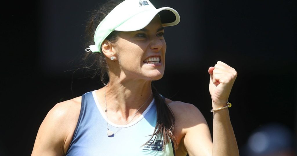 Sorana Cîrstea avansează în optimile de finală la Brisbane, un duel de foc cu Sabalenka în perspectivă Sorana Cîrstea a reușit să se califice în optimile de finală ale turneului WTA 500 de la Brisbane, Australia, după o victorie convingătoare în fața letonei Jelena Ostapenko