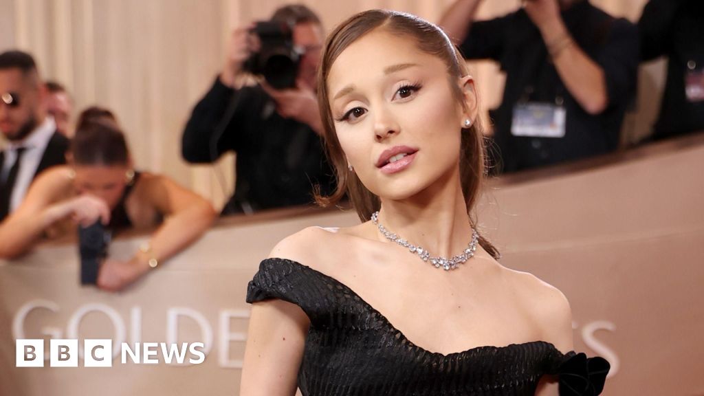 Celebrities arrive for Hollywood ceremony