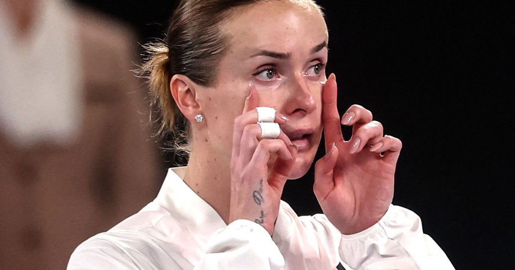 Elina Svitolina rupe gheața la Australian Open Elina Svitolina a realizat un meci extraordinar la Australian Open, reușind să o învingă pe Coco Gauff cu scorul de 6-1, 6-2, și ajungând astfel în premieră în semifinale la un turneu de Grand Slam