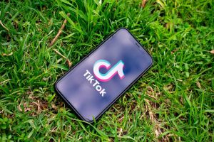 TikTok formează o societate mixtă în SUA pentru a preveni interdicția