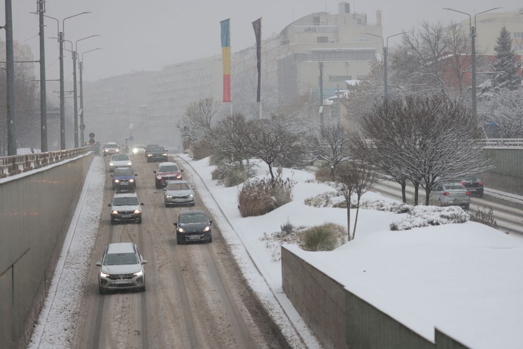Trafic în condiții de iarnă în Bucureşti. Cum arată prognoza ANM pentru Capitală în acest weekend