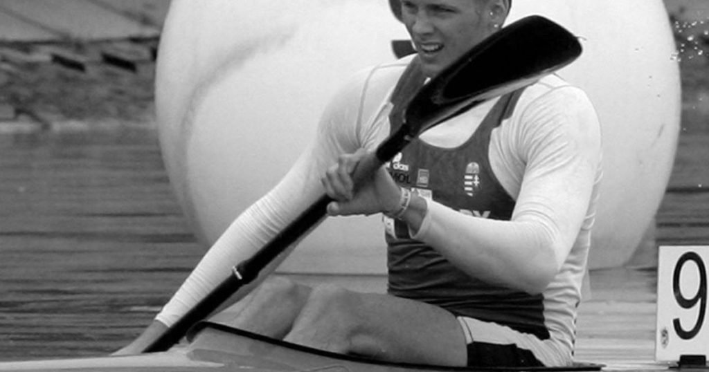 Mikloş Dudaş, campion mondial la kaiac-canoe, a fost găsit mort la doar 34 de ani Tragedia lovește lumea sportului românesc și maghiar, după ce Mikloş Dudaş, cunoscut caiacist și campion mondial, a fost găsit fără viață în apartamentul său din Budapesta
