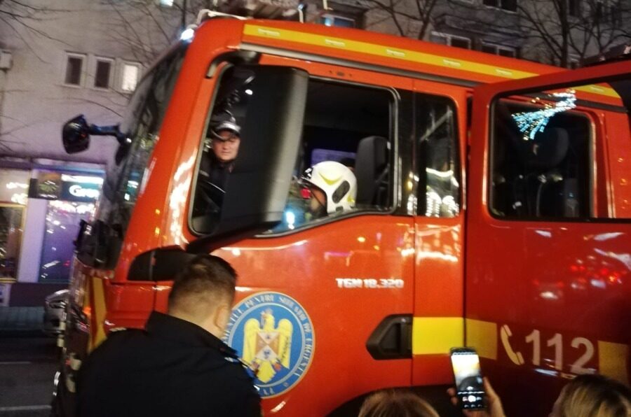 Pericolul ascuns al jocurilor copilărești: incendiile provocate de obiecte periculoase, o problemă alarmantă pentru autorități În ultimele săptămâni, autoritățile române trimit semnale ferme către părinți și cadre didactice cu privire la riscul tot mai mare reprezentat de jocurile copilărești, mai ales când acestea implică obiecte periculoase precum chibrituri sau brichete