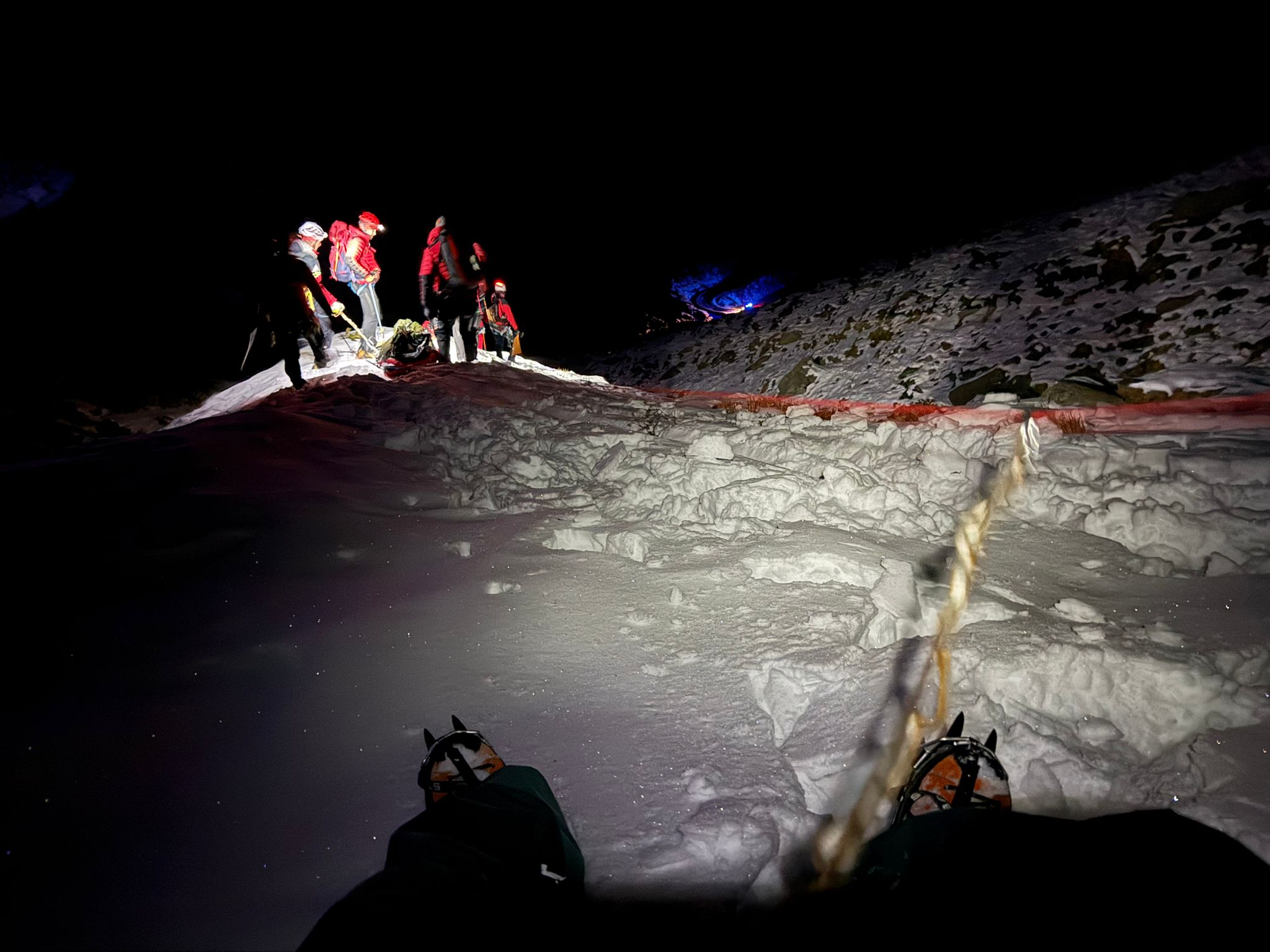 Salvatorii montani au avut o zi extrem de activă, reușind să scoată din mediul periculos al munților 52 de persoane în ultimele 24 de ore, dintre care 14 au fost transportate de urgență la spital