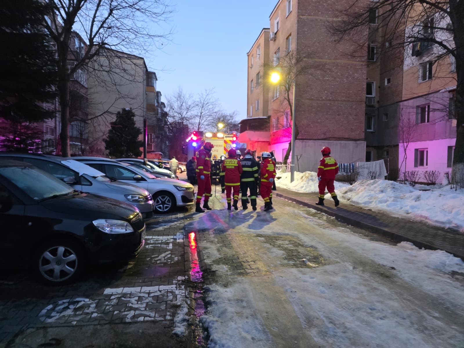 Explozie puternică într-un bloc din Alba, 24 de persoane afectate O explozie violentă sâmbătă dimineața a zguduit un bloc de apartamente din Alba, provocând panică și panică în rândul locatarilor