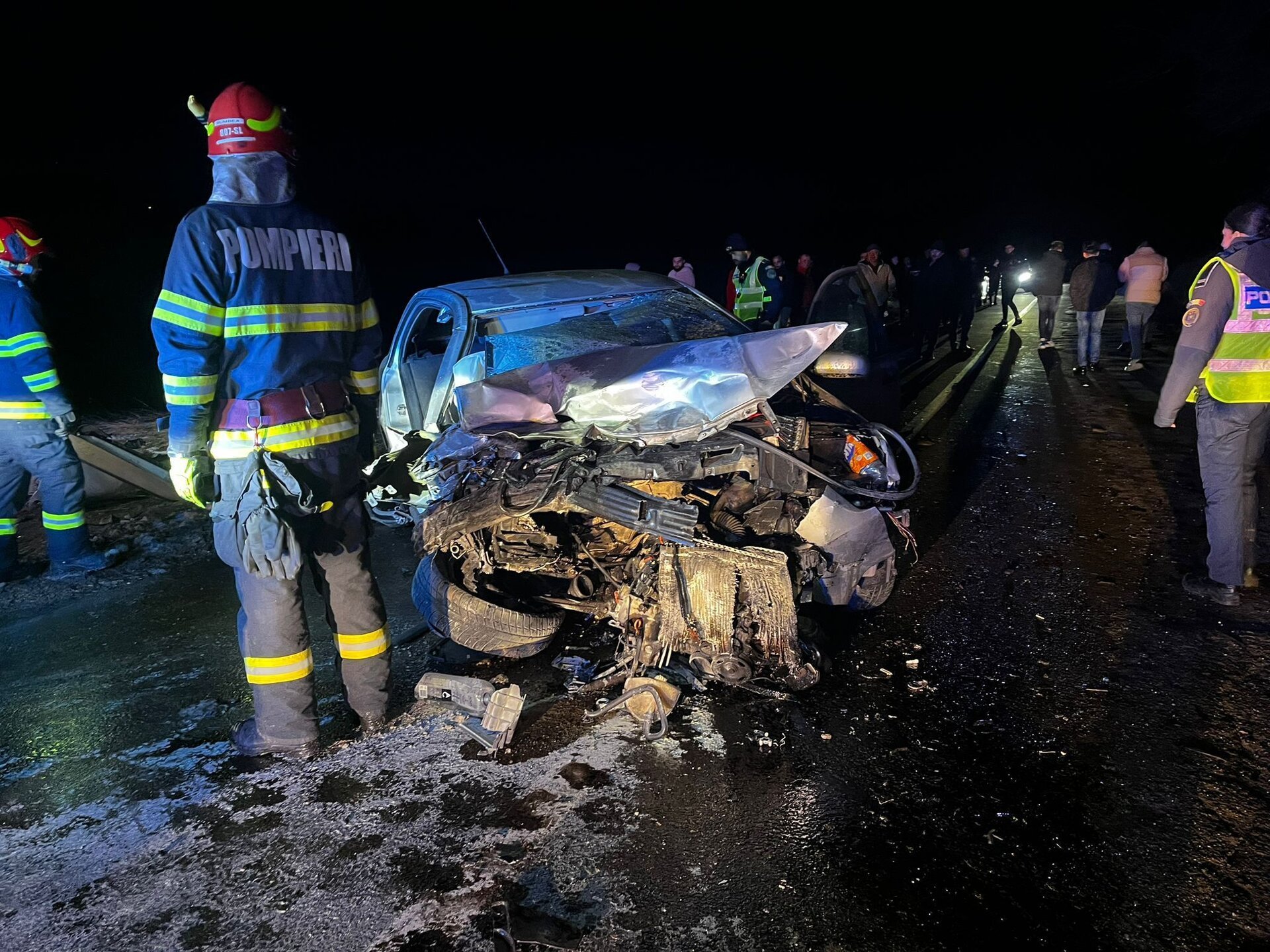 Accident grav pe DJ 106: Planul Roșu de Intervenție activat pentru salvarea unei persoane rănite Un accident rutier grav s-a petrecut duminică, pe DJ 106, în apropierea localităților Dobârca și Poiana Sibiului, județul Sibiu, fiind nevoie de mobilizarea completă a echipajelor de intervenție