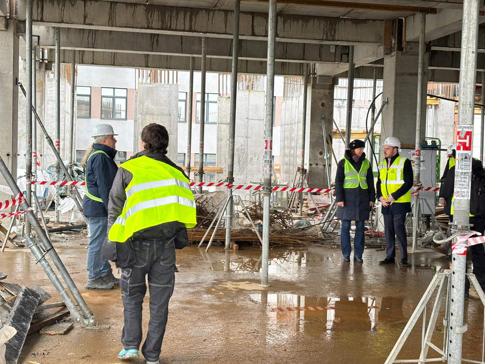 Construirea unui centru modern pentru marii arși, în curs de finalizare în Capitală Un proiect major pentru sistemul medical pediatric din România își face simțită prezența, odată cu avansul rapid al construcției Centrului de Mari Arși din cadrul Spitalului Clinic de Urgență pentru Copii „Grigore Alexandrescu” din București