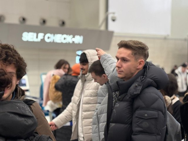 Louis Munteanu, atacantul român în vârstă de 22 de ani, a plecat marți spre Germania, unde se pregătește să finalizeze transferul la echipa americană DC United