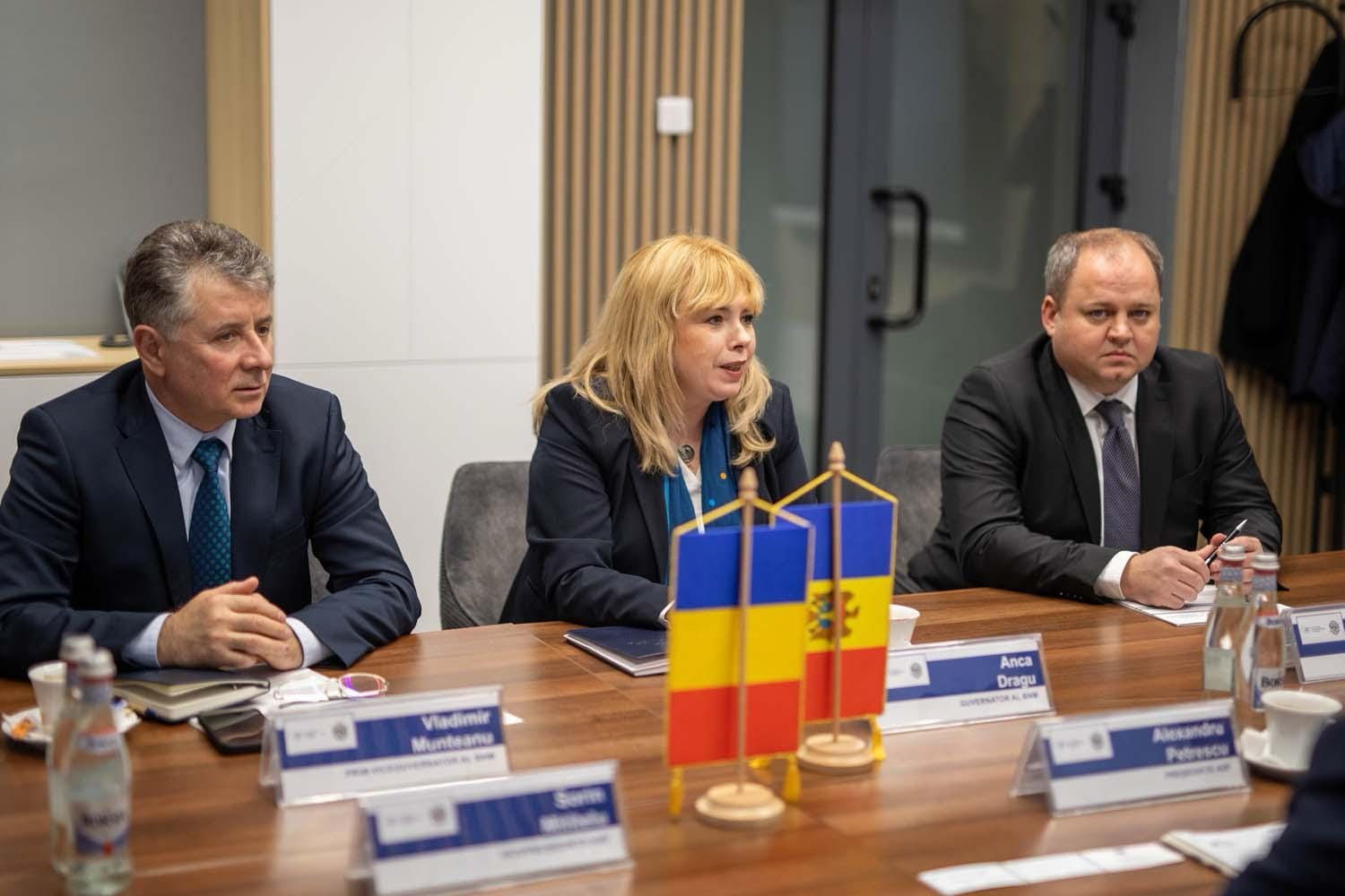 Moldova se pregătește pentru un investitor internațional major în sectorul bancar, după o perioadă de reforme și crize Guvernatorul Băncii Naționale a Moldovei, Anca Dragu, a anunțat recent că țara sa este pe cale să atragă unul dintre cei mai importanți creditori internaționali în sistemul său bancar, ca rezultat al unor reforme îndelungate și traumatice în sectorul financiar, după un scandal major care a amenințat stabilitatea macroeconomică a Republicii Moldova în urmă cu aproape un deceniu