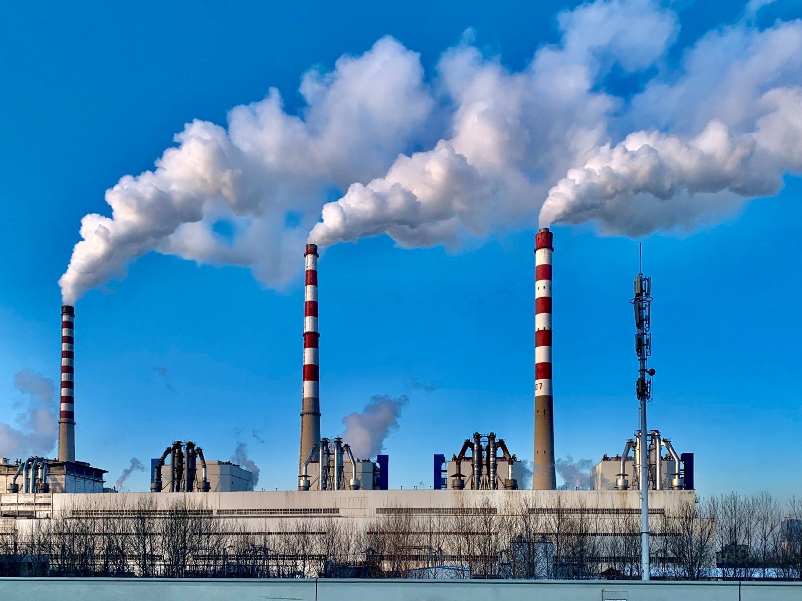 Termocentrale pe lignit din Germania, din nou pe profit după o perioadă de recesiune economică După aproape un an de zile, unele dintre cele mai poluante centrale electrice din Germania au reușit să înregistreze din nou profit, în contextul în care prețurile la certificatele de emisii au înregistrat o scădere bruscă, conditionând astfel revenirea pe plus a acestor unități