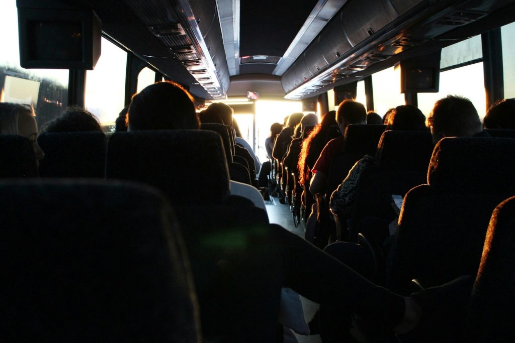 Cincisprezece șoferi internaționali de autocar, acuzați de trafic de migranți ilegali între Franța și Spania, au fost arestați recent în provincia Barcelona, într-o operațiune amplă desfășurată de Poliția Națională Spaniolă