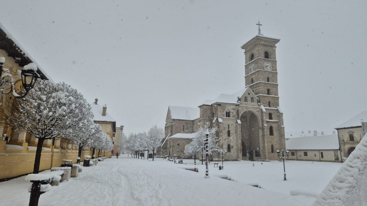 Alba Iulia, orașul cunoscut pentru farmecul său istoric și monumentele sale emblematice, trăiește o zi cu totul specială, parte rară în peisajul urban al ultimului deceniu