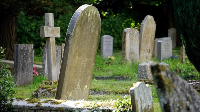 O descoperire macabră în apropierea orașului Philadelphia dezvăluie un caz șocant de furt și deturnare de rămășițe umane, ce a zguduit comunitatea locală și autoritățile